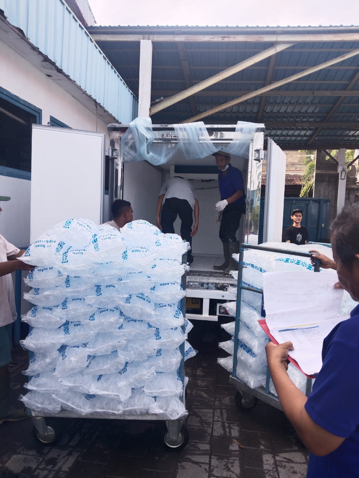 Temporary Ice Cube Storage Standby for New Year’s Eve Events - Photo 3