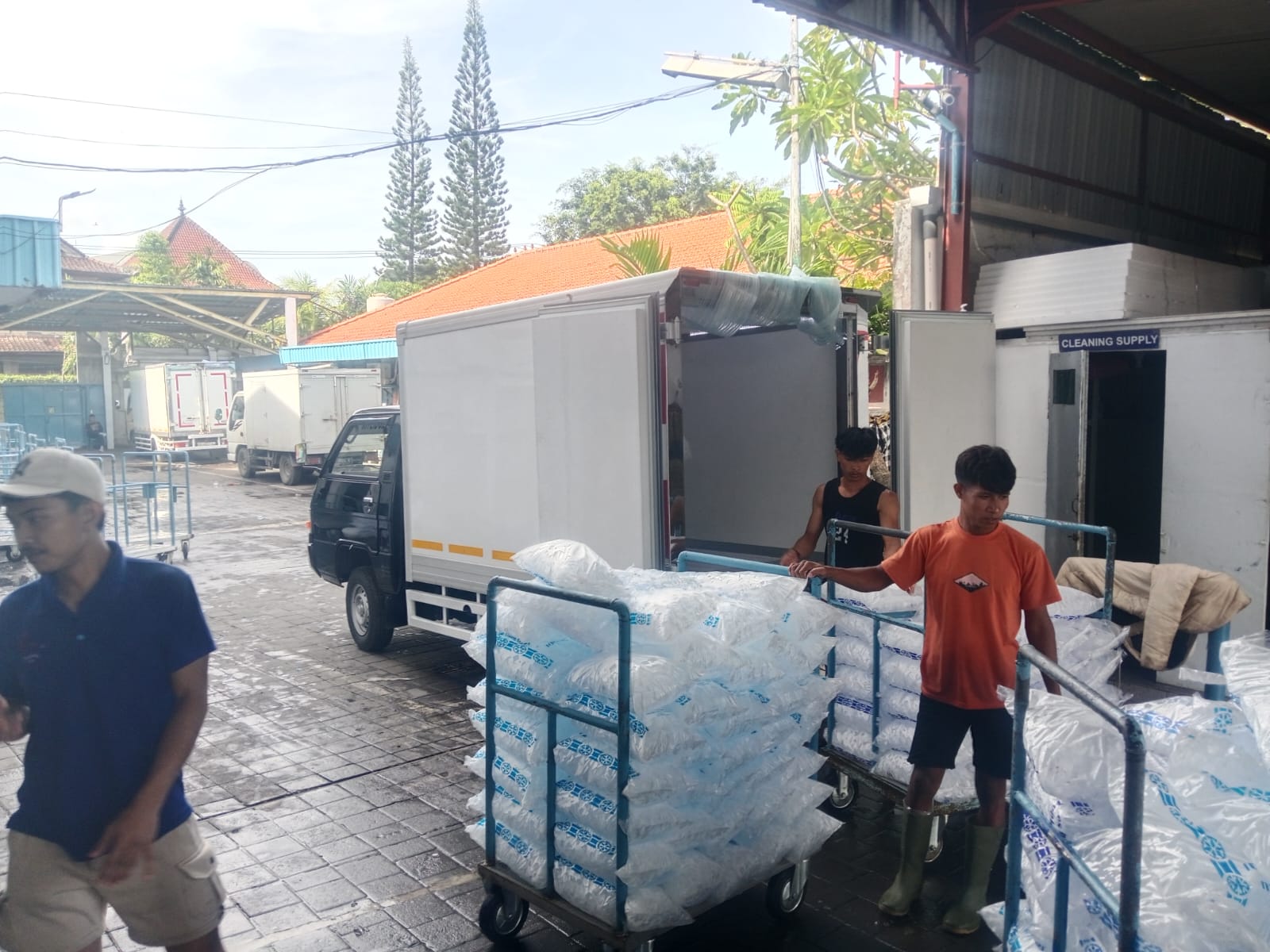Temporary Ice Cube Storage Standby for New Year’s Eve Events - Photo 5