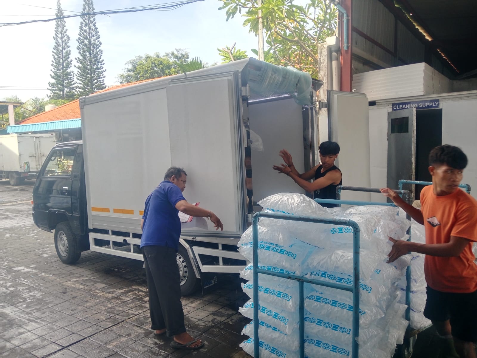 Temporary Ice Cube Storage Standby for New Year’s Eve Events - Photo 6